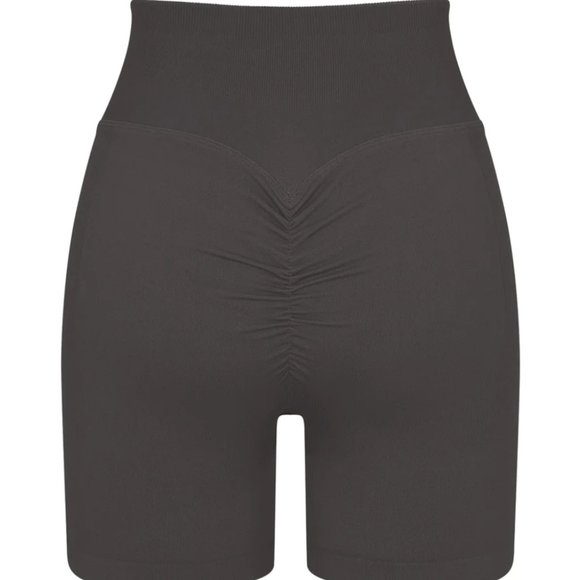 SKIMS Recycled Nylon Bike Shorts - Picture 4 of 7